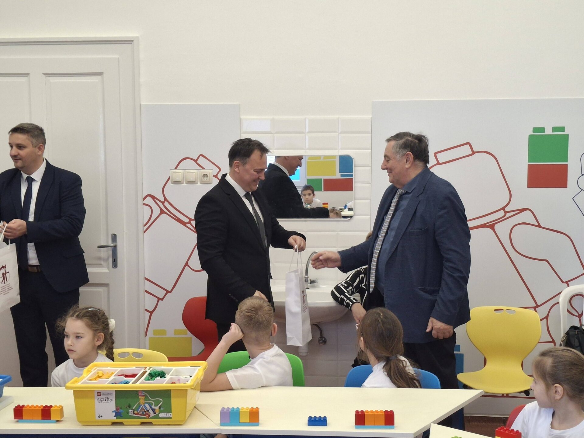 616083594_122164933562875812_8432196330108860577_n