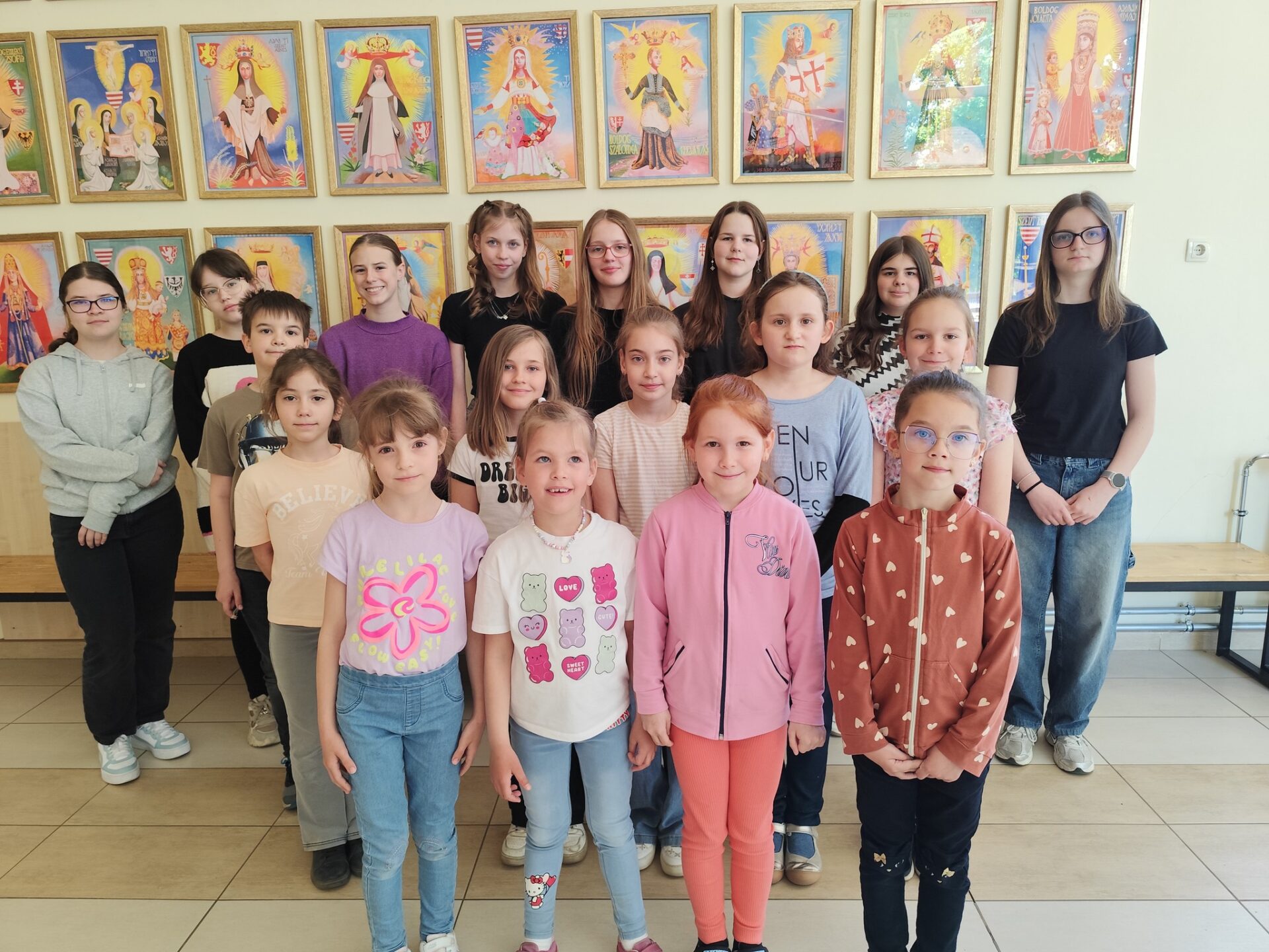 „Minden gyerek művésznek születik.”